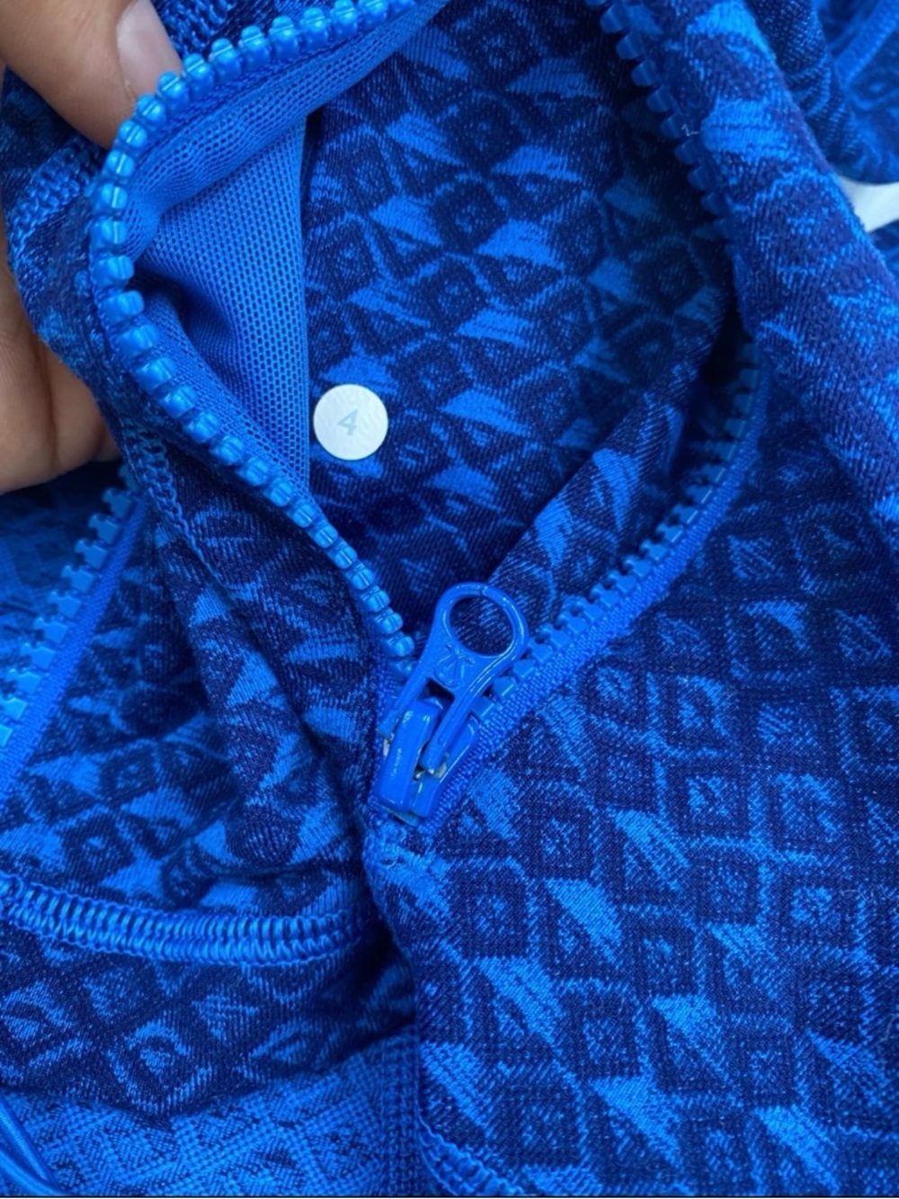 Lululemon Define Jacket Blue Geometric Pattern Full Zip Size 4 Thumbholes - Picture 10 of 13